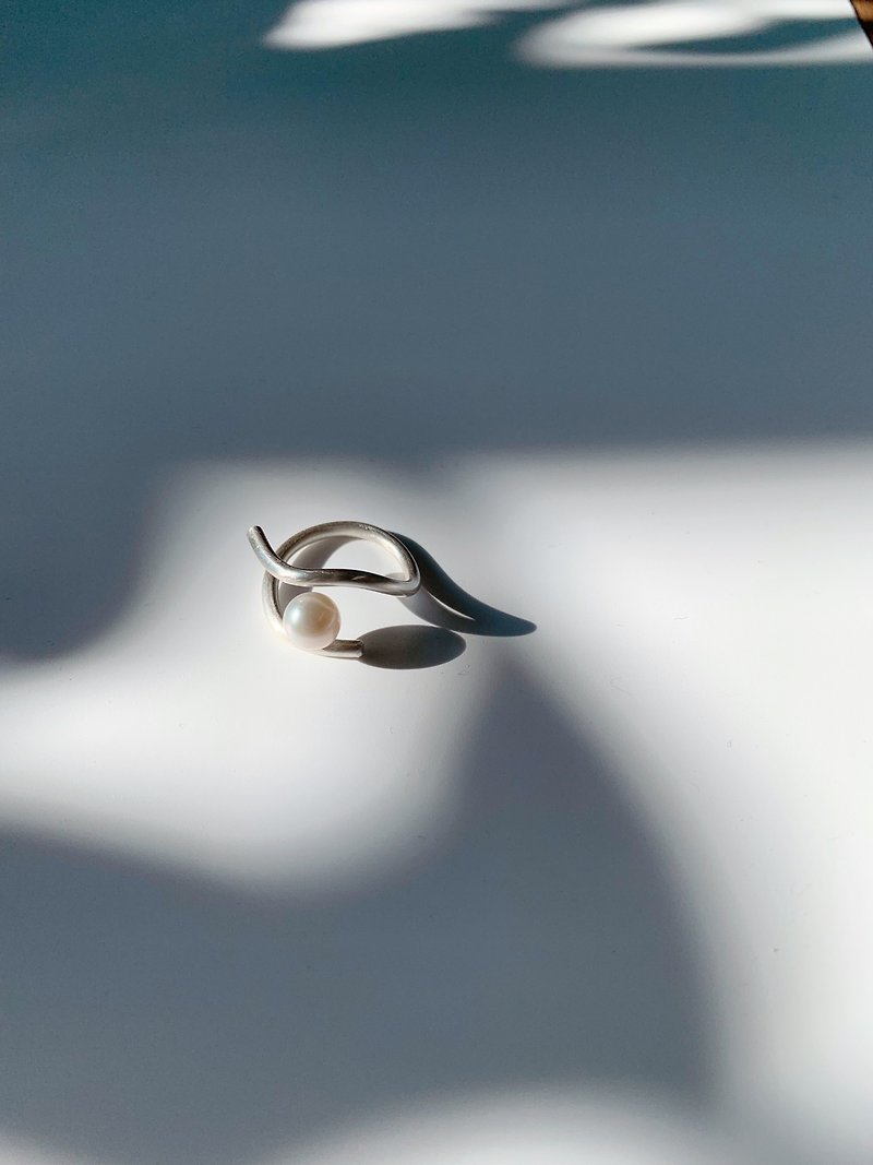 波浪線條純銀珍珠戒指 - 戒指 - 純銀 白色