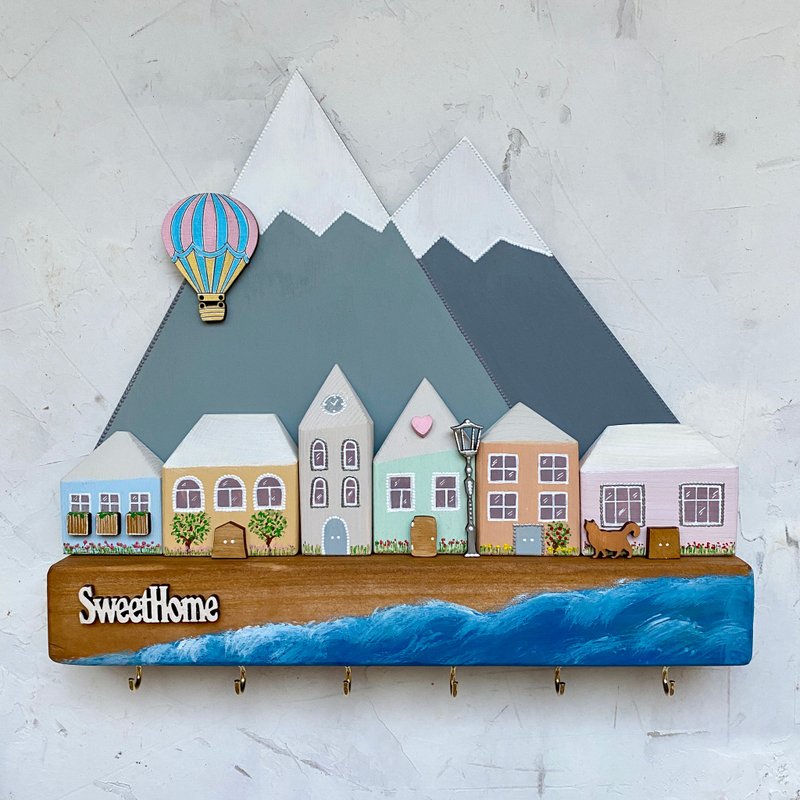 Wooden key holder for wall with mountains, see and miniature houses. - 衣架/衣帽架/掛勾 - 木頭 多色