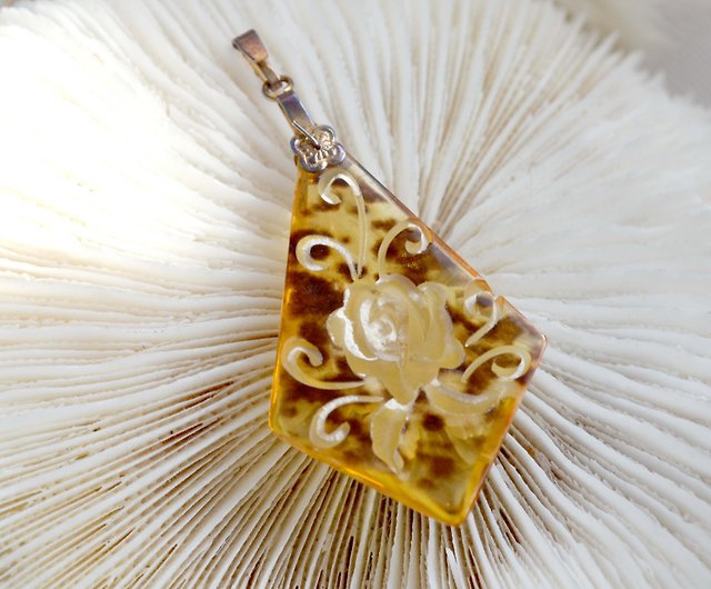 Natural flower amber, Wax, amber, resin fossil pendant, natural crystal ice  transparent - Shop cloud9crystal Necklaces - Pinkoi