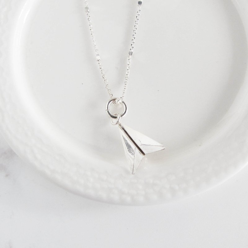 [Handmade custom silver jewelry] Take me to fly | Paper airplane sterling silver necklace clavicle chain | - สร้อยคอ - เงินแท้ สีเงิน