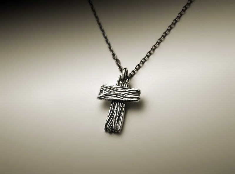 Flat wood grain texture cross necklace - สร้อยคอ - โลหะ สีเงิน