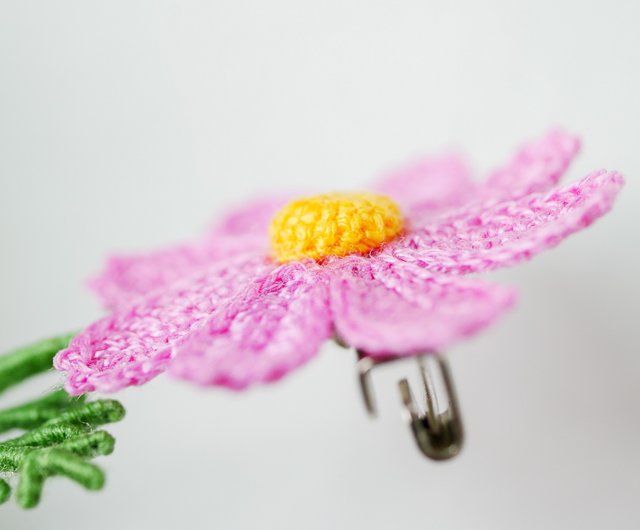 秋の新作✨一点物✨コスモスのブローチ 秋空に映える桃色の『コスモス ブローチ』 - ハノイのそれが好き