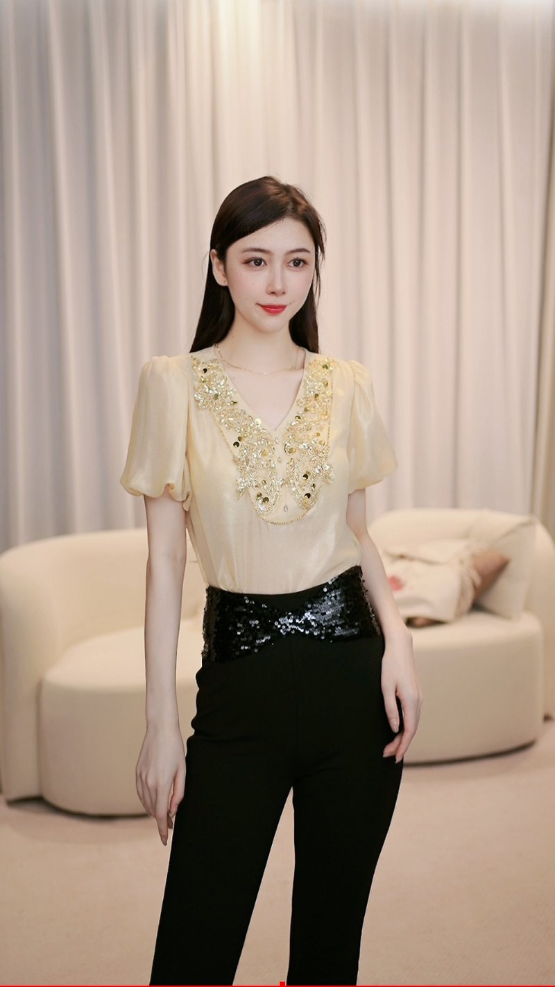 SOLELEGIA GOLD V-NECK BEAD EMBROIDERED SHORT SLEEVE TOP - เสื้อผู้หญิง - วัสดุอื่นๆ สีทอง