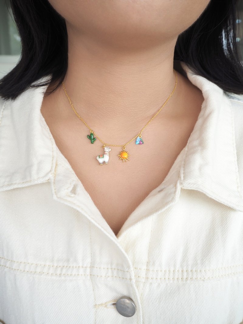 Alpaca Valley Charms Necklace - Alpaca, Mountain, Cactus and Sun charms. - 項鍊 - 純銀 金色