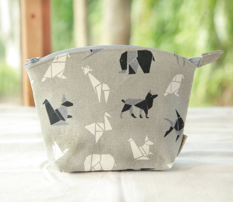 【Shell Cosmetic Bag】 Origami Animals (Large) - กระเป๋าเครื่องสำอาง - ผ้าฝ้าย/ผ้าลินิน สีเทา