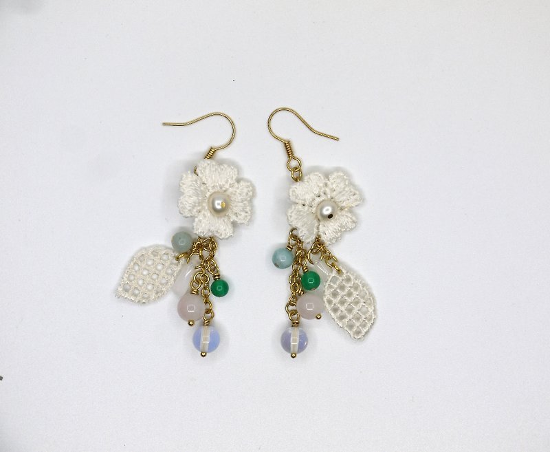 Small flower lace lace pearl small fresh earrings Clip-On - ต่างหู - เครื่องเพชรพลอย 