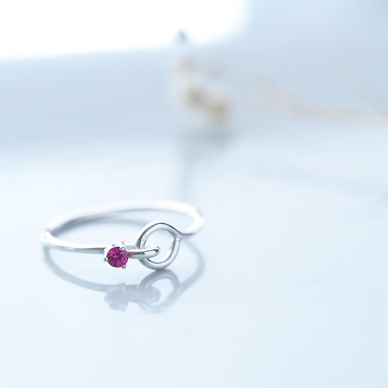 Ruby stone wire ring Silver - แหวนทั่วไป - โลหะ สีแดง