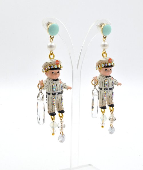 TIMBEE LO shop 日本中古可樂娃娃耳環 綴施華洛水晶及水晶珠 實物閃爍無比