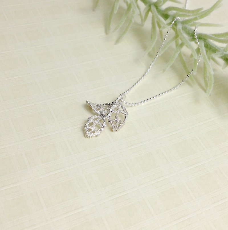 Hollow lace leaf necklace hand made silver silver 925 lace leaf - สร้อยคอ - เงินแท้ สีเงิน