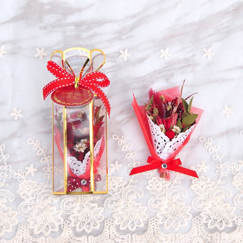 Mini Dry Bouquet Gift Box (Small) - Happy Red Wedding Small Graduation Gift - ช่อดอกไม้แห้ง - พืช/ดอกไม้ สีแดง