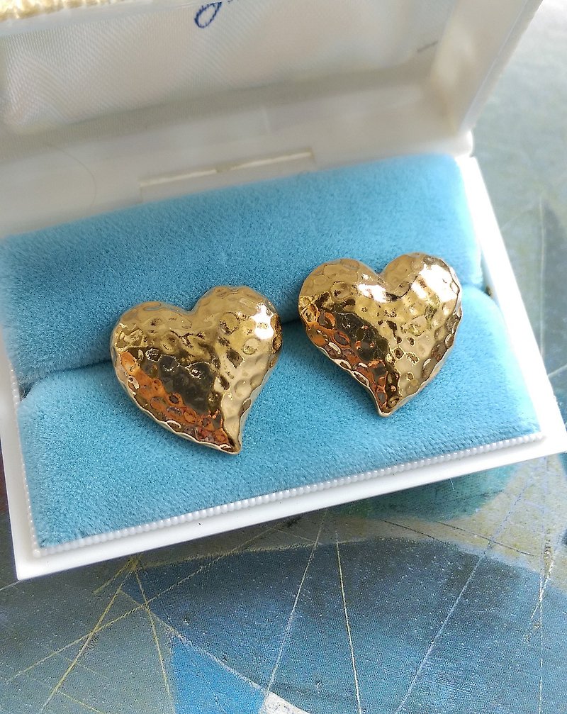 Western antique ornaments. Heart-shaped brushed metal pin earrings - Earrings & Clip-ons - Other Metals Gold