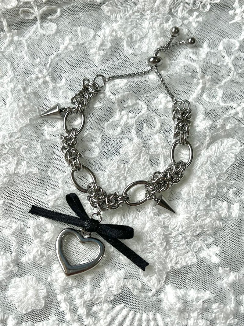 Black Ribbon Funky Bracelet丨Black bow hollow love bracelet - สร้อยข้อมือ - เงิน 