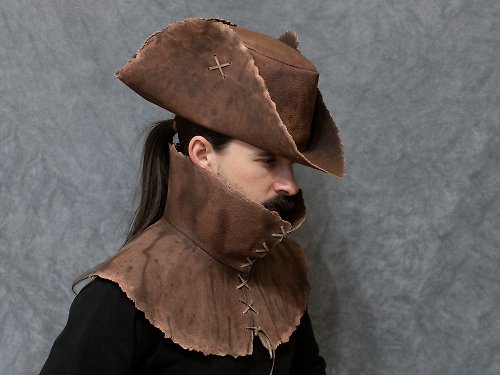 Svetliy Sudar Leather Arts Workshop Transformer Leather set of hat and cape(gorget) inspired by Bloodborne game