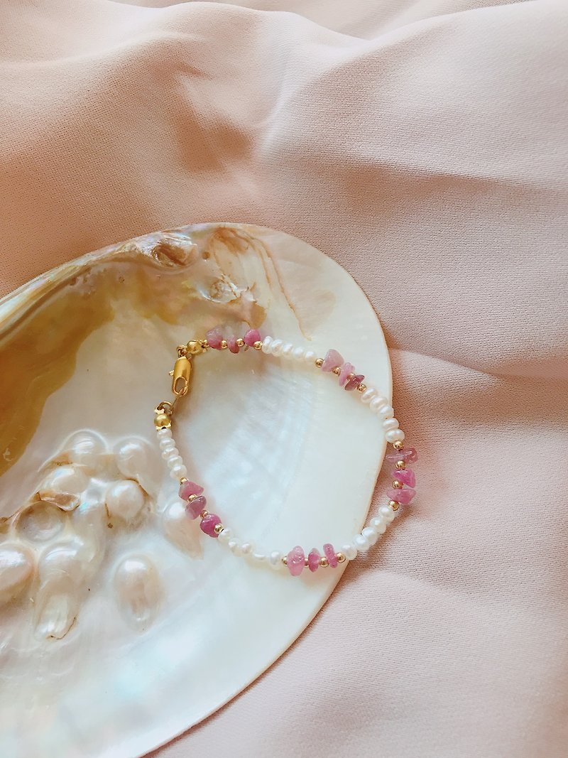 Happiness - Pink Tourmaline Pearl Brass Bracelet - สร้อยข้อมือ - เครื่องเพชรพลอย สึชมพู