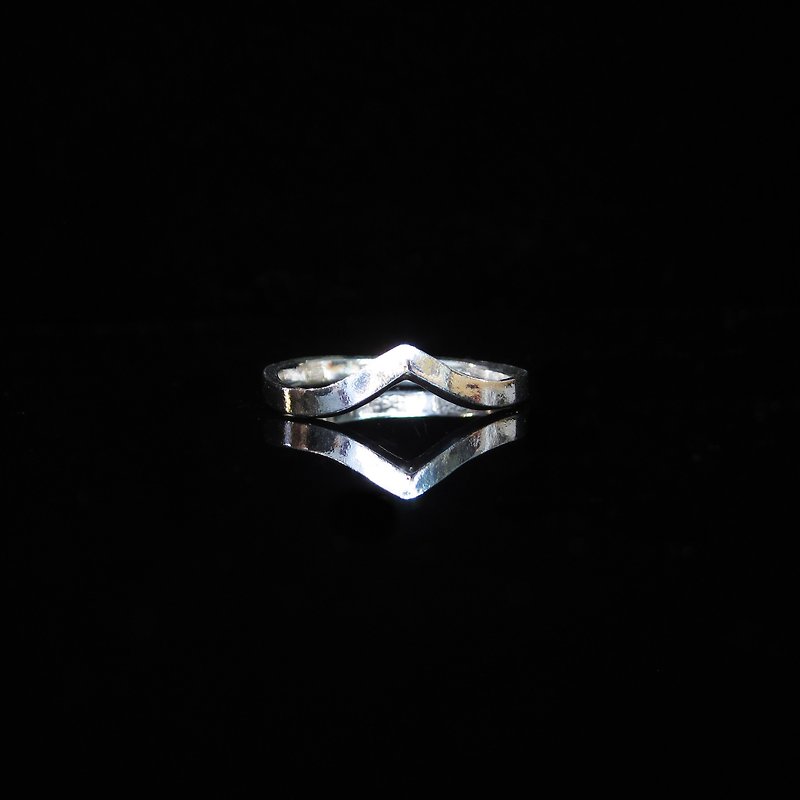 [Knight] handmade Silver crown ring. Memorial ring. Lovers' Ring - แหวนคู่ - โลหะ สีเงิน