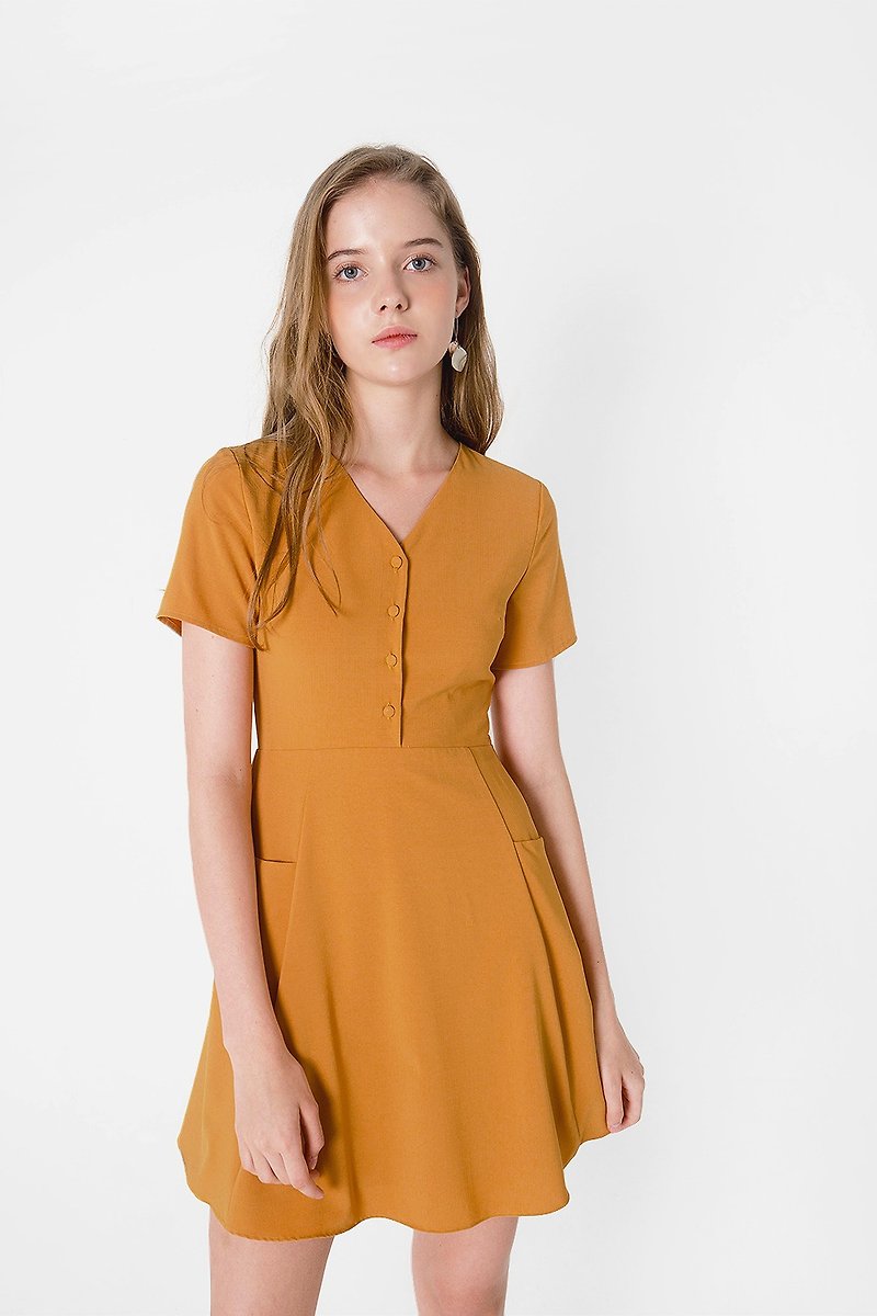 Xi Pocket Swing Dress (Mustard) - ชุดเดรส - เส้นใยสังเคราะห์ สีเหลือง