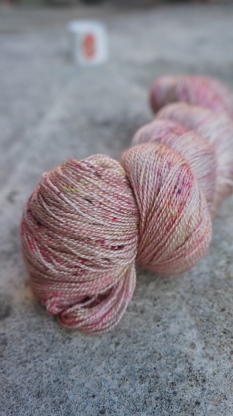 手染蕾絲線。花瓣 (55 BFL/45 Silk) - 編織/羊毛氈/布藝 - 羊毛 
