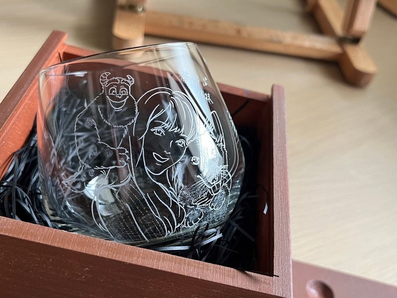 【客製化禮物】單人插畫 寵物插畫 玻璃杯 雕刻 水杯 酒杯 生日禮 - 似顏繪/客製畫 - 玻璃 透明