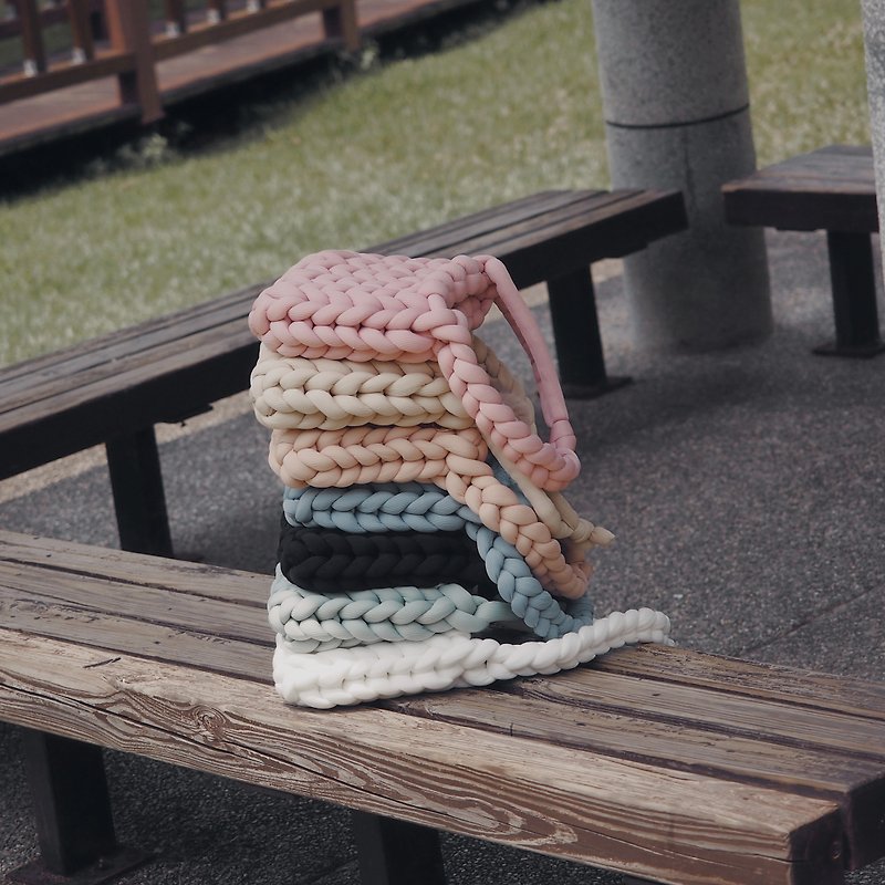 [gusta. Knitting] Super cute hand-knitted fat bag made of Icelandic thick wool - Handbags & Totes - Cotton & Hemp Multicolor