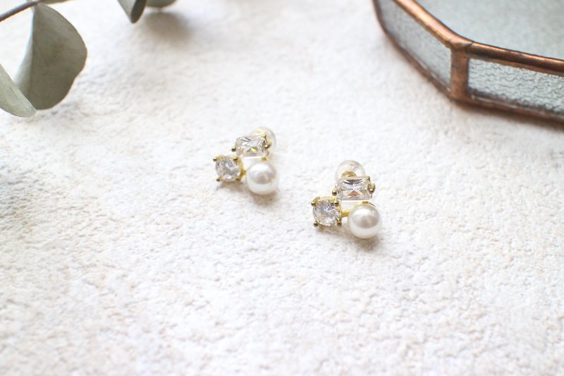 White moon light-Zircon brass handmade earrings - Earrings & Clip-ons - Copper & Brass Multicolor