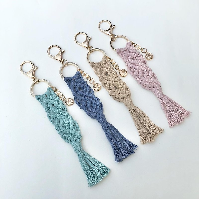 Macrame matte cotton rope S-shaped braided pendant \ keychain - พวงกุญแจ - ผ้าฝ้าย/ผ้าลินิน สึชมพู