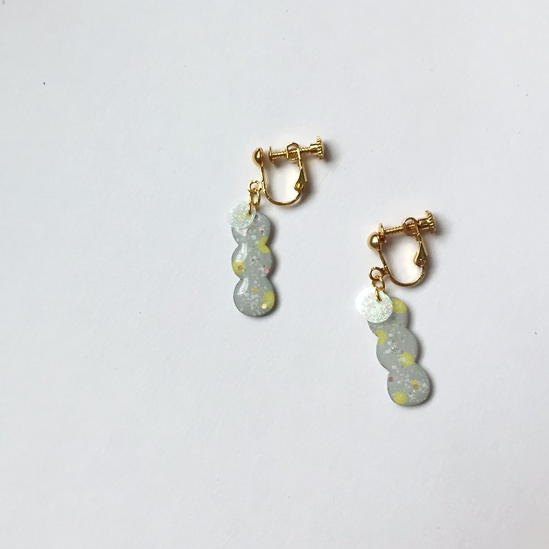 Small Maruko Clip/Pin Earrings - Earrings & Clip-ons - Plastic Gray