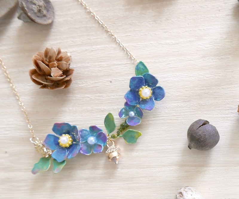 Aramore Autumn Forest Series Blue Flowers, Squirrels and Pine Cones Necklaces - สร้อยคอ - วัสดุอื่นๆ 