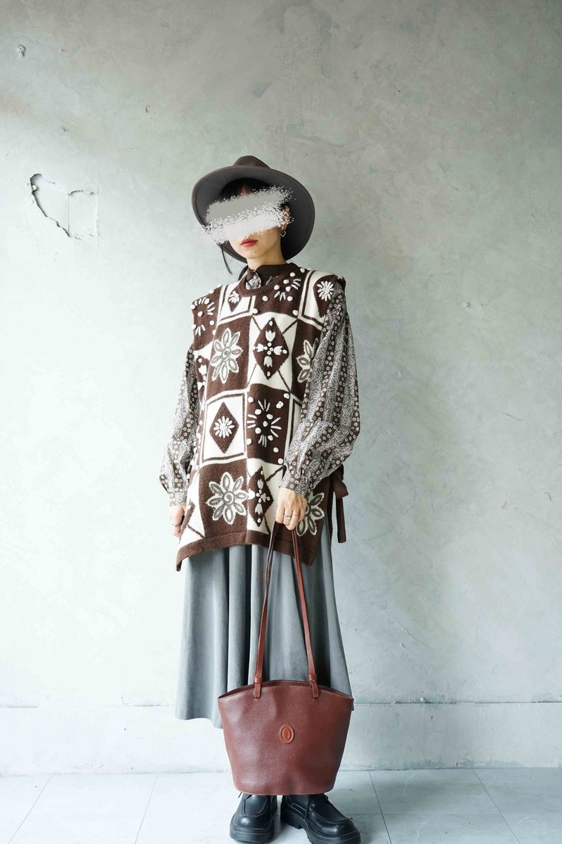 リメイクヴィンテージ-ダークブラウン植物標本ジャカードニットセーターリメイクストラップベスト - ニット・セーター - ウール ブラウン