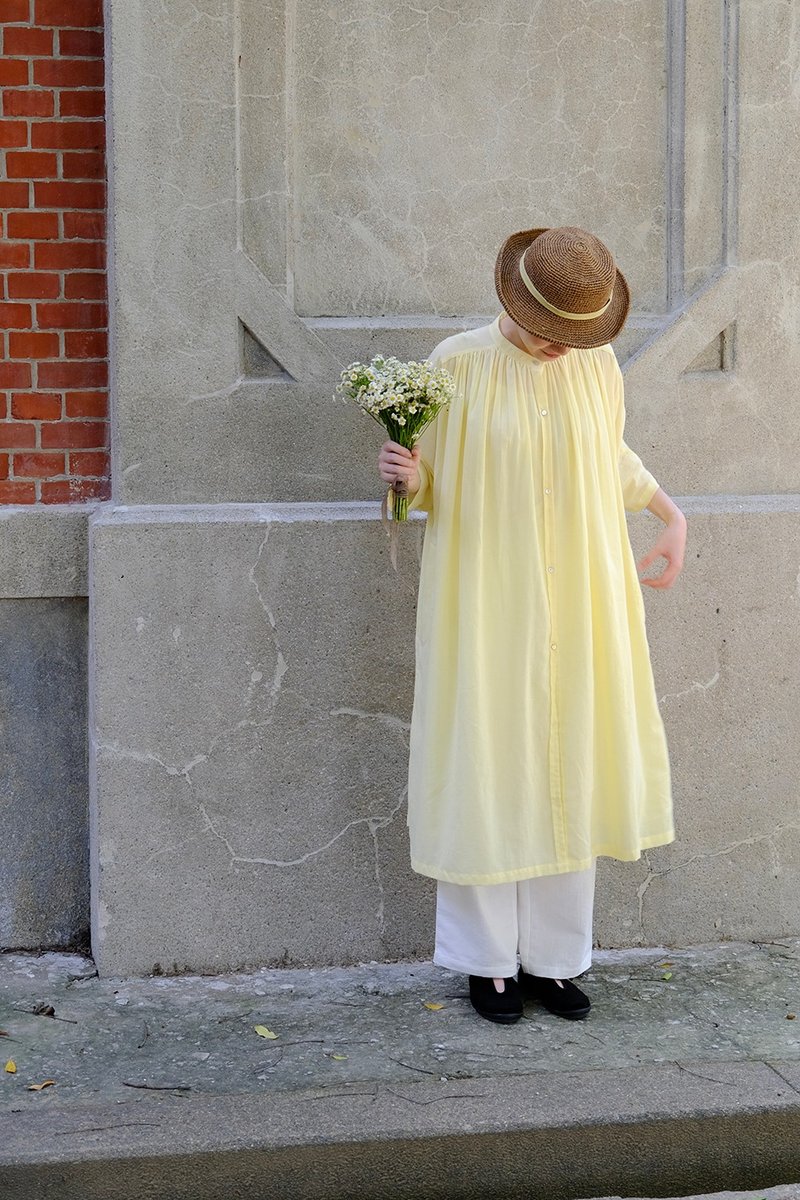 Three-quarter sleeve fine pleated cotton shirt-goose yellow - เสื้อเชิ้ตผู้หญิง - ผ้าฝ้าย/ผ้าลินิน 