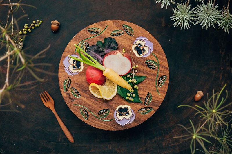 Pansy Crown Teak Plate (Purple and Cream) - จานและถาด - ไม้ สีนำ้ตาล
