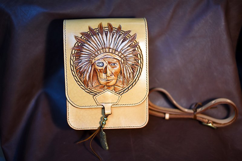Mad leather 骷髅 Indian leather carving side bag - กระเป๋าแมสเซนเจอร์ - หนังแท้ สีใส
