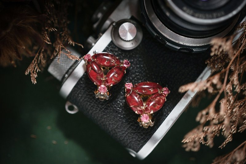 Vintage  gold fluss in fused glass earrings - ต่างหู - โลหะ สีแดง