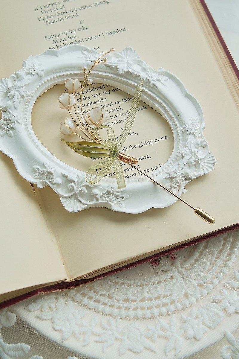 Lily of the Valley Brooch - Handmade Resin Brooch Jewelry Wedding New Year Gift - เข็มกลัด - เรซิน ขาว