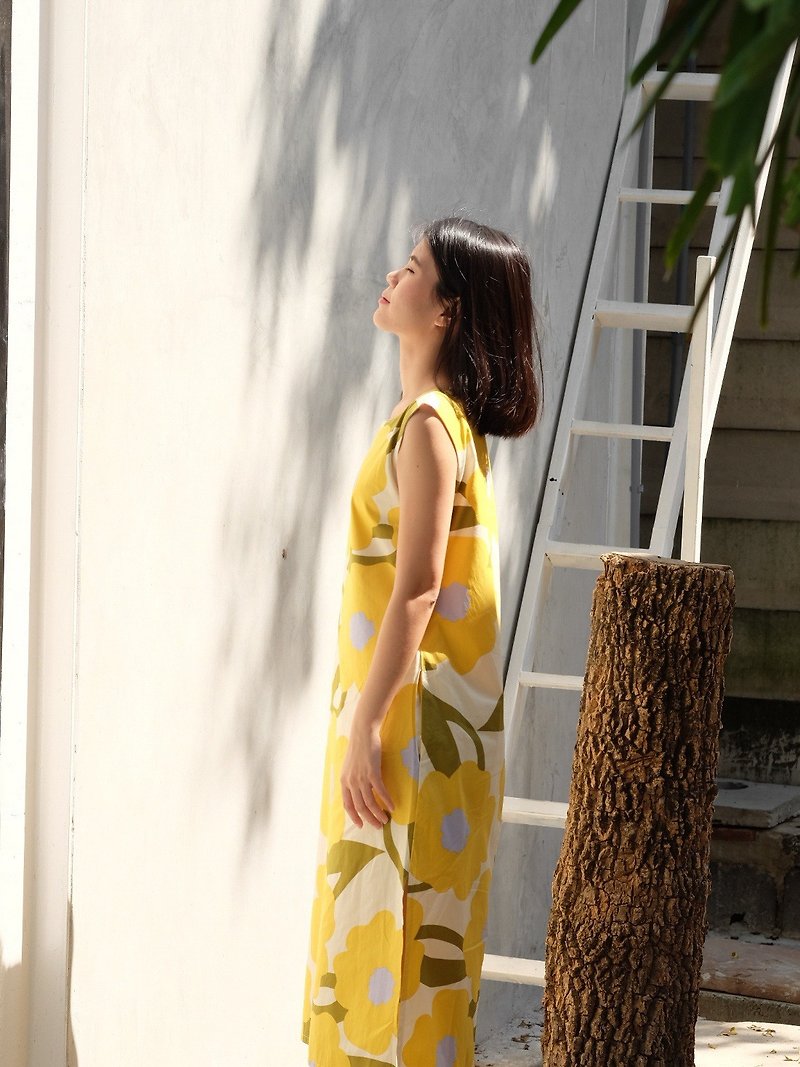 BIRUCHU 連身裙 黃色の花 YELLOW HANA DRESS -ノースリーブのドレス、花柄、綿生地。 - ワンピース - コットン・麻 イエロー