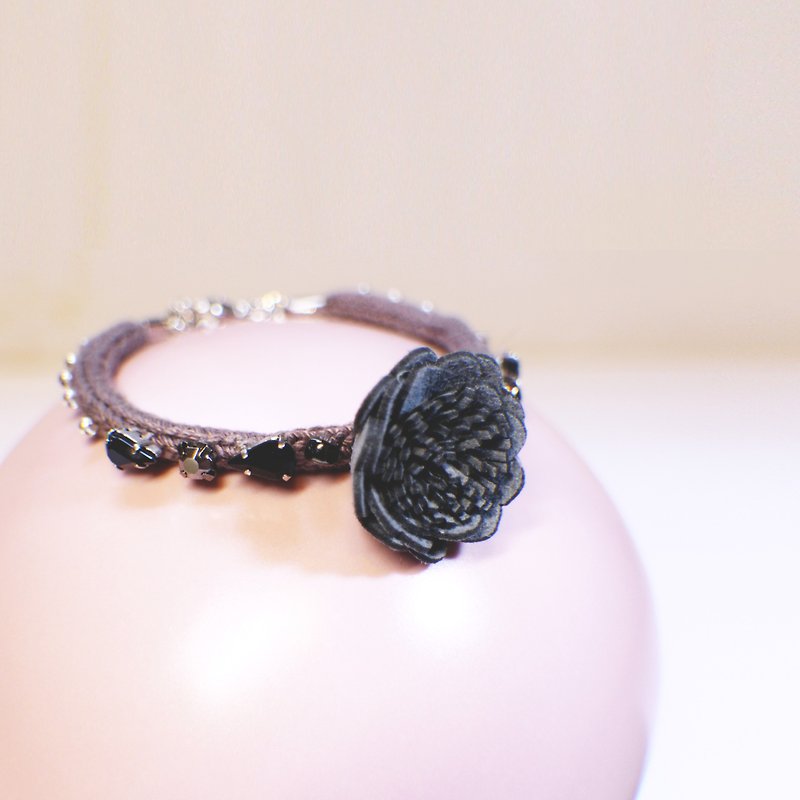 A flower hand-woven brown bracelet with sparkling beadings - customizable - สร้อยข้อมือ - งานปัก สีนำ้ตาล
