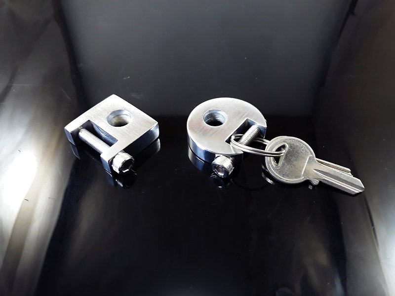 Aluminum simple style keychain... (custom lettering graduation gift) - ที่ห้อยกุญแจ - อลูมิเนียมอัลลอยด์ สีเงิน