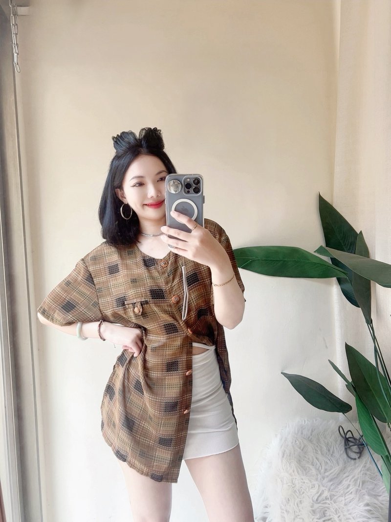 昏黃午後方型格紋青澀戀愛時光 古董透膚紡紗襯衫上衣 vintage - 女襯衫 - 聚酯纖維 咖啡色