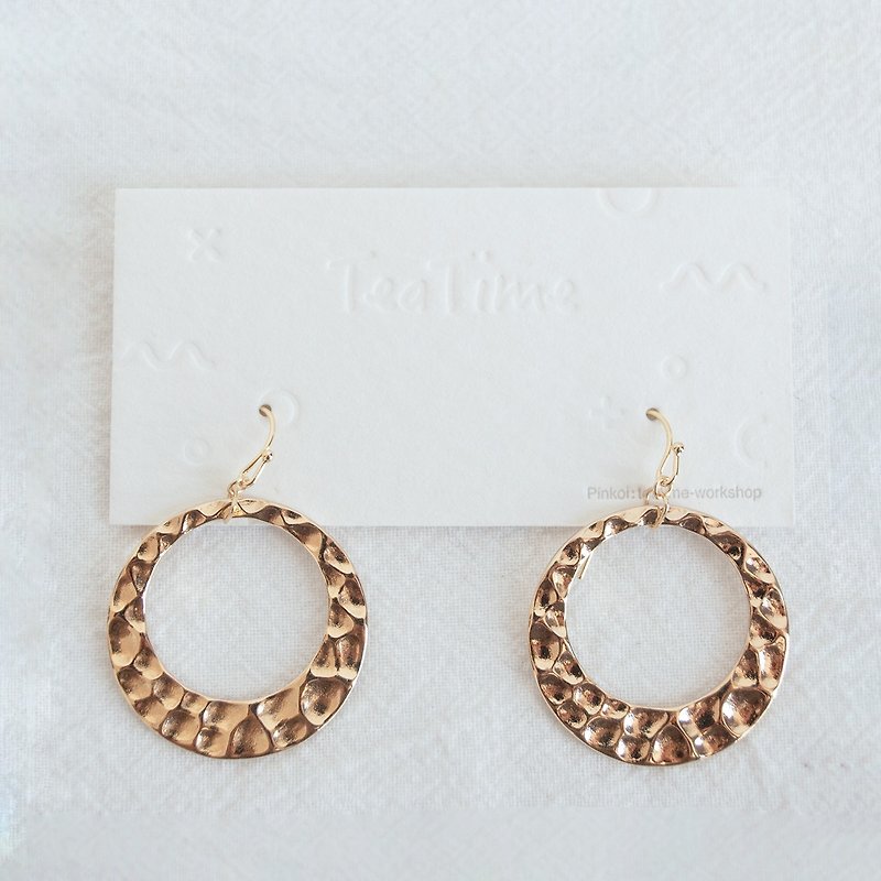 TeaTime golden ripple ring ear hooks - Earrings & Clip-ons - Other Materials Gold