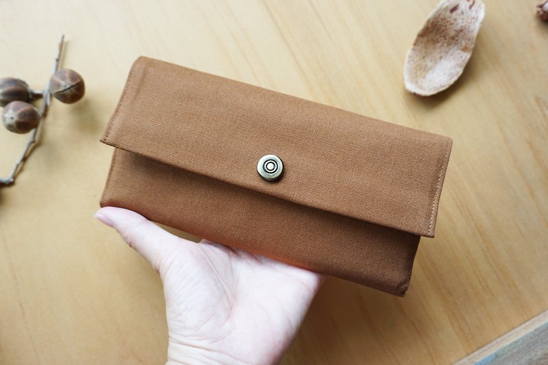 Outlet - Bi-Fold Wallet - Caramel Vs. Purple - กระเป๋าสตางค์ - ผ้าฝ้าย/ผ้าลินิน สีนำ้ตาล