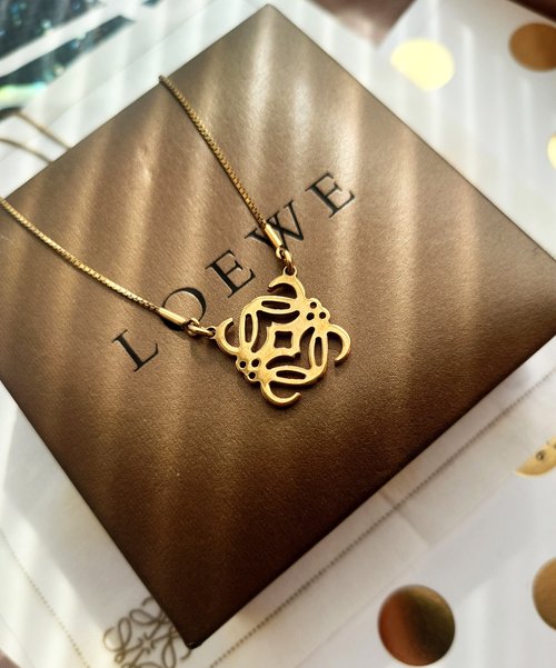 正規 美品】LOEWE アナグラム刻印銀色シルバーチャーム/ネックレス