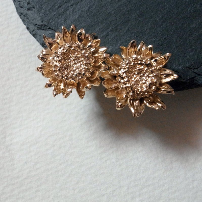 The light - Sunflower plated Bronze ear earring Clip-On earrings flowers - ต่างหู - ทองแดงทองเหลือง สีทอง