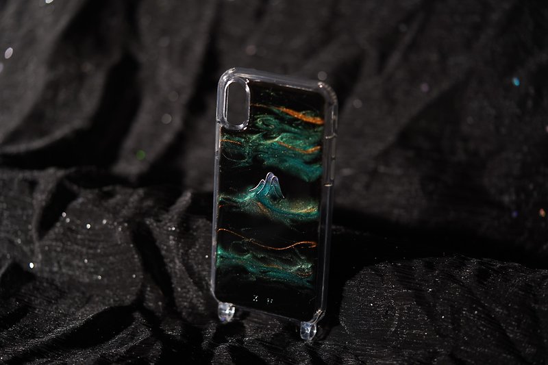 Immersion Mountain Forest Green Gold Fluid Painting Phone case Mountain Phone Case Series Detachable Strap Lanyard - เคส/ซองมือถือ - เรซิน สีเขียว