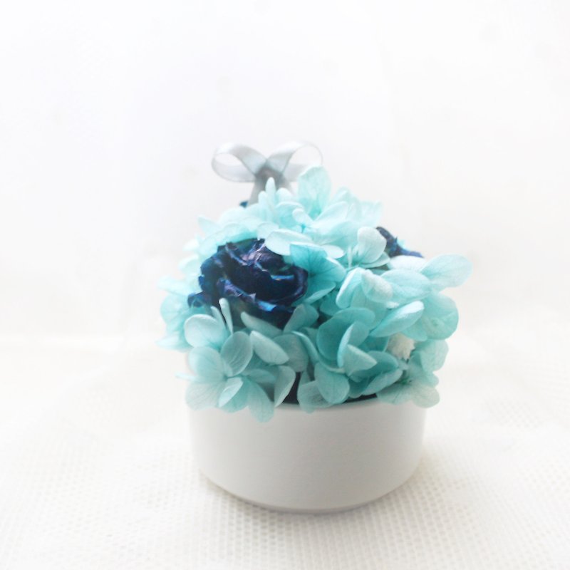 Forest Elf Mini Table Flower Blue Rose, Wood Hydrangea Dry Flower Ceremony - ช่อดอกไม้แห้ง - พืช/ดอกไม้ สีน้ำเงิน