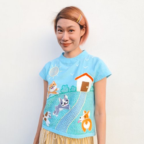 Monkey Bell - Hand Embroidery 手工刺繡 - 幸福的家 - 狗 / 高領背扣棉襯衫女 / 天藍色