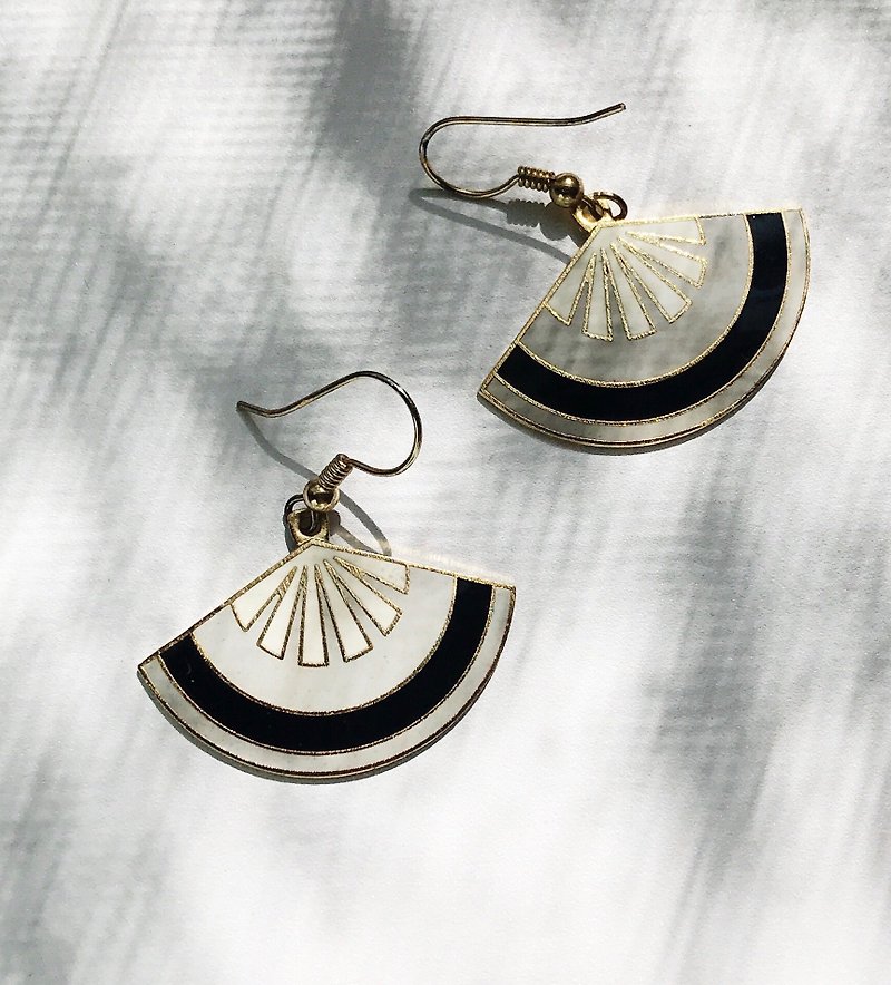 Early Pin Earrings / Retro Fan Shaped Phnom Penh - Earrings & Clip-ons - Other Metals Multicolor