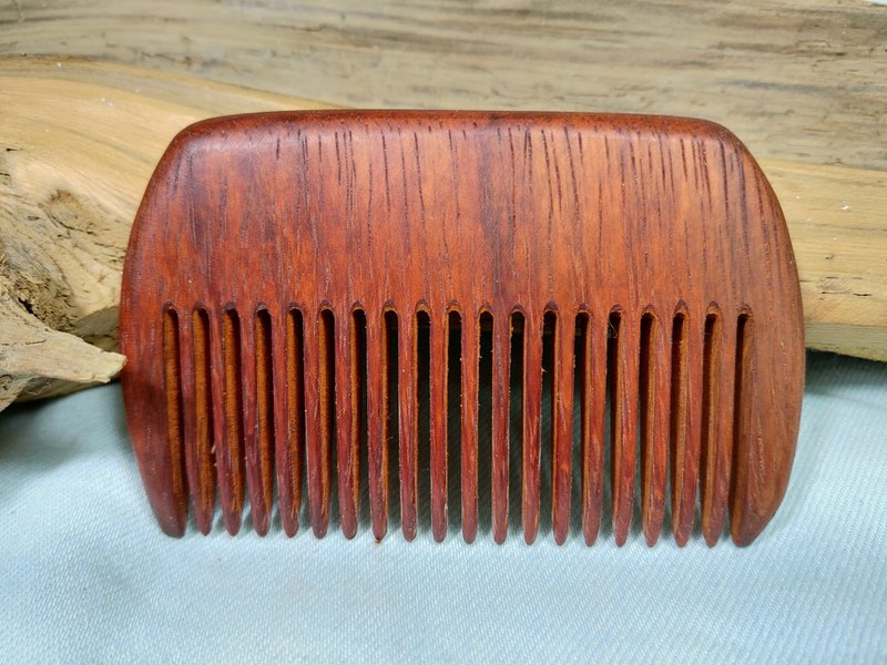 【紅花梨木長方梳A】 - 髮夾/髮圈 - 木頭 