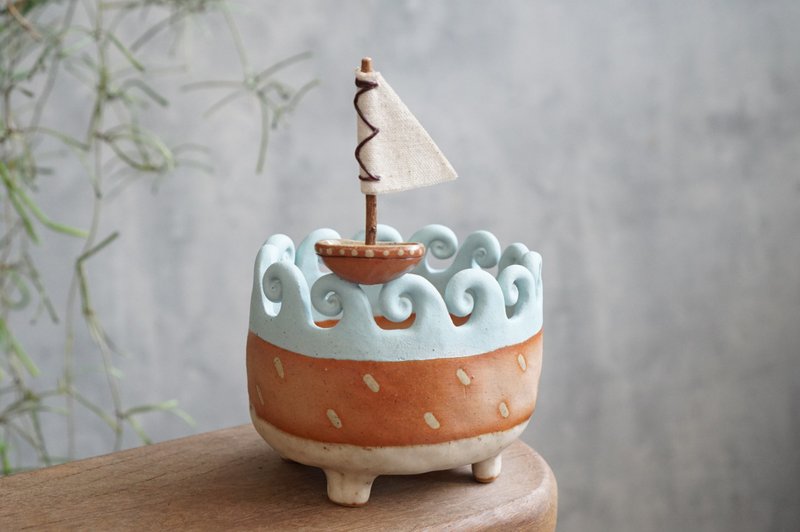 Sailboat ceramic planter - 花瓶/花器 - 陶 藍色