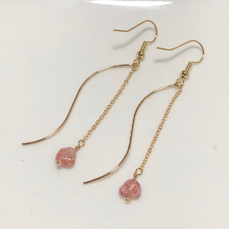 14K Gold Packed Strawberry Crystal Irregular Shaped Natural Crystal Customized Earrings Simple Love - Earrings & Clip-ons - Crystal Pink