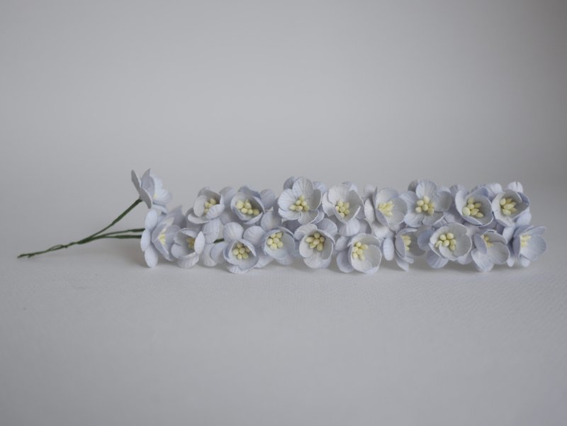 ペーパーフラワー、50個、サイズ2.5cm。桜、サクラ、ブルーグレー色。 - その他 - 紙 ブルー