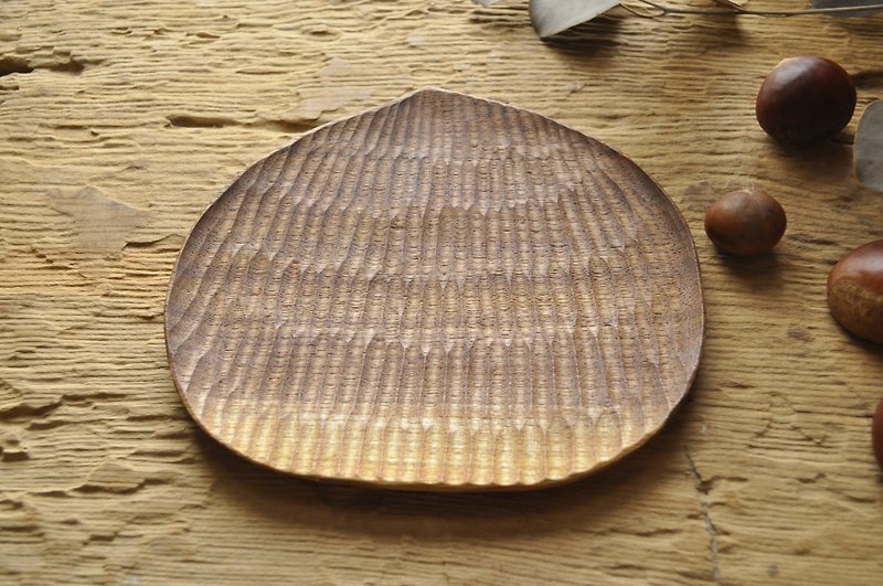 Fine hexagonal - walnut hand carved chestnuts plate. Picnic / wood / cake dessert / carving / handmade - จานเล็ก - ไม้ สีนำ้ตาล